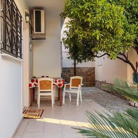 On The - Akroyali Family Akrojáli