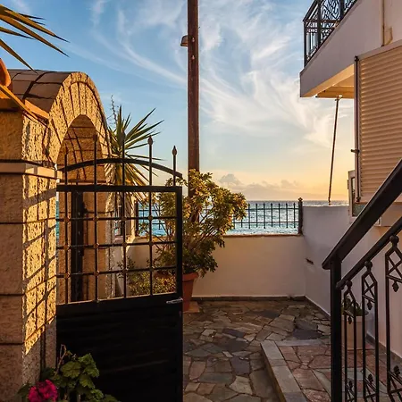 On The - Akroyali Family * Ακρογιάλι