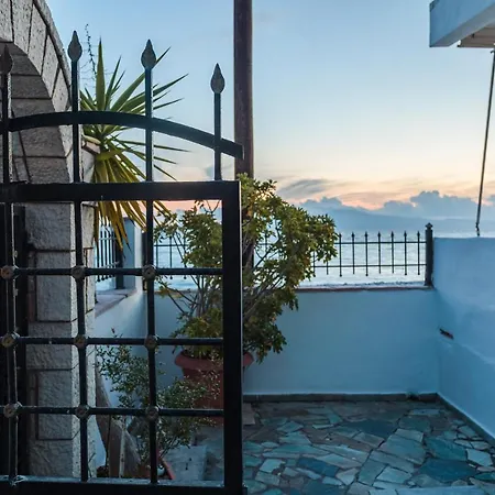 On The - Akroyali Family *