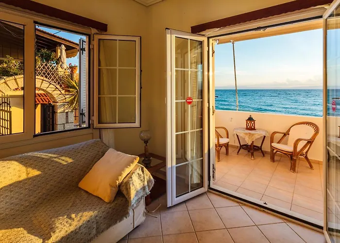 On The - Akroyali Family *