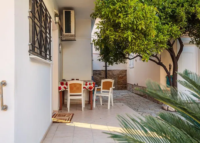 On The - Akroyali Family Akrojáli