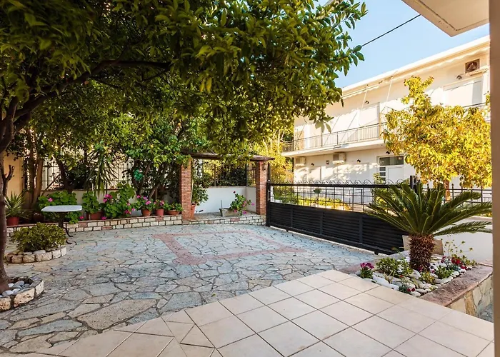 On The - Akroyali Family Ακρογιάλι