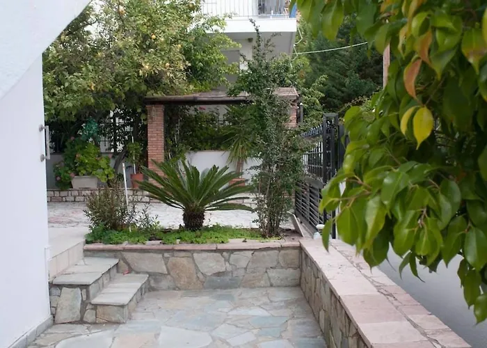 On The - Akroyali Family *