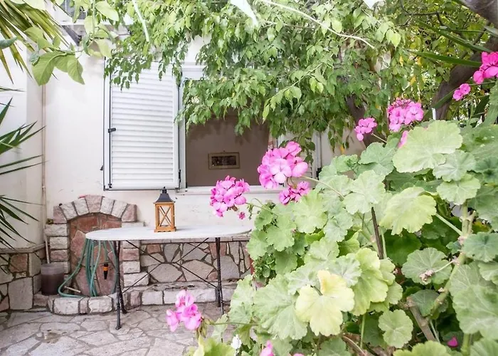 On The - Akroyali Family Apartman *